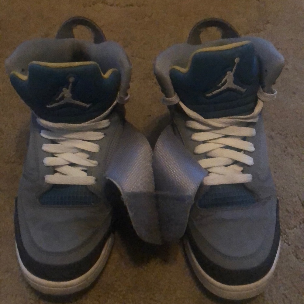 Jordan Sneakers - Picture 2 of 6
